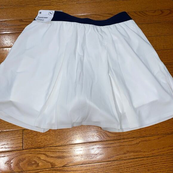 Puma Pleated Skirt Womens White With Navy Waist Performance Fit Medium - Picture 4 of 5